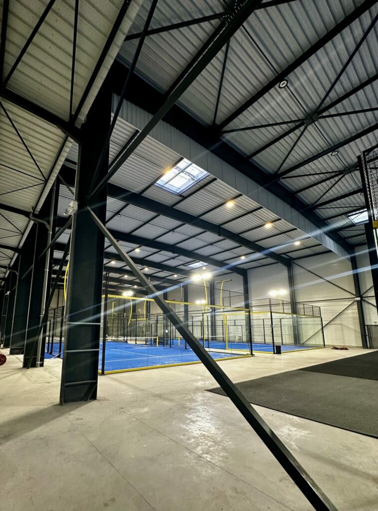 Extension bâtiment d'activité pour mise en place terrain de Padel